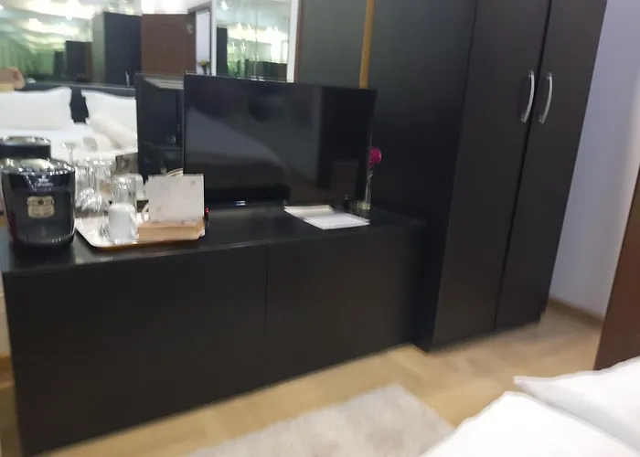 Apartman Mirrors Mega Mall National Arena