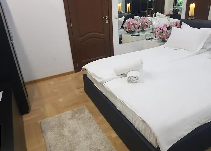 Mirrors Mega Mall National Arena Apartman *